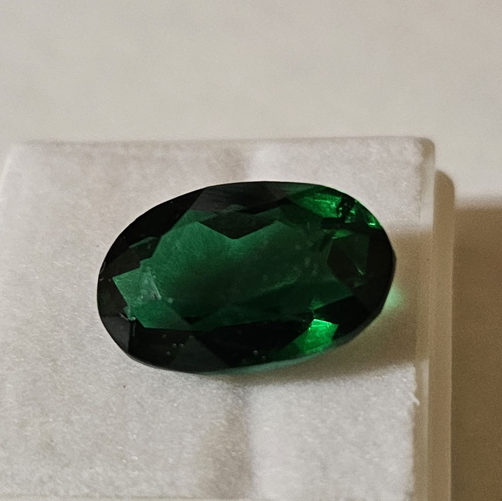 Vivid Certified Emerald Gemstone 8.60 Carats ๐! - Picture 2 of 5